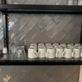 1372732-2 Wall-mounted glass shelf with carafes, glasses and cups