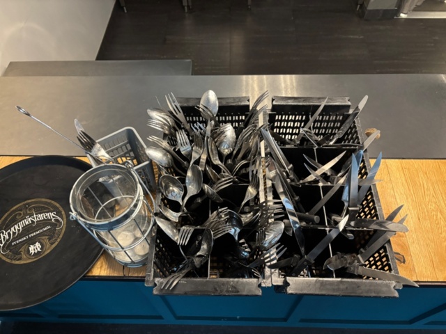 1372737-4 Brickvagn, bestick och serveringstillbehör