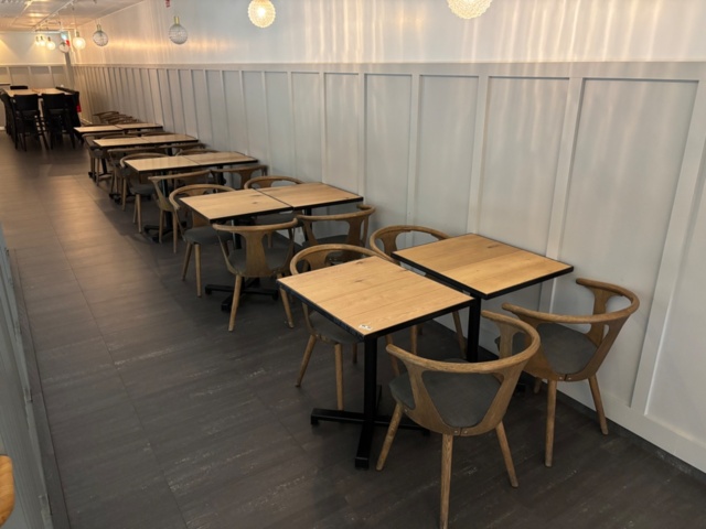 1372746-1 Dining area – 16 tables and 35 chairs