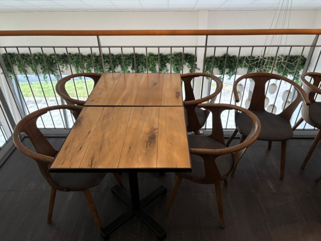 1372746-11 Dining area – 16 tables and 35 chairs