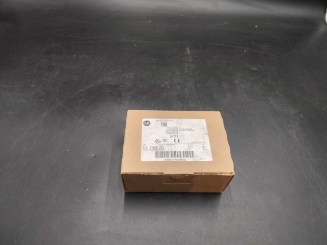 1447640-2 Kontaktor – Allen-Bradley, 100-C30EJ00
