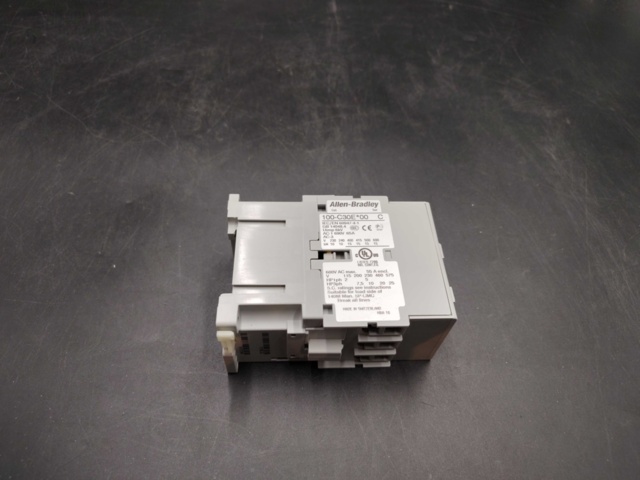 1447640-4 Kontaktor – Allen-Bradley, 100-C30EJ00
