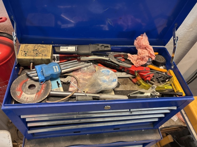 1409457-6 Workshop station - Workbench, tools, tool cart, etc.