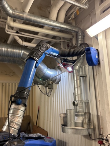 1409458-2 Utsugsarm, arbetsbelysning och kabelvinda