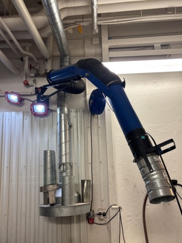 1409458-4 Utsugsarm, arbetsbelysning och kabelvinda