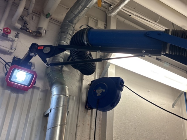 1409458-11 Utsugsarm, arbetsbelysning och kabelvinda