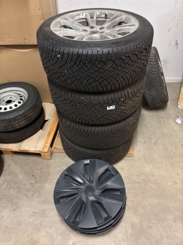 1409463-1 Nokiandäck på aluminiumfälg Hakkapeliita 255/45R19