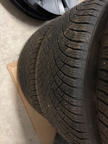 1409463-9 Nokiandäck på aluminiumfälg Hakkapeliita 255/45R19