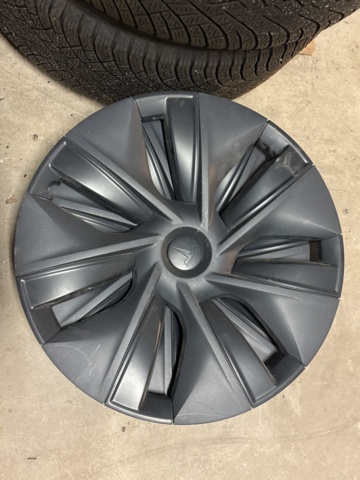 1409463-10 Nokiandäck på aluminiumfälg Hakkapeliita 255/45R19