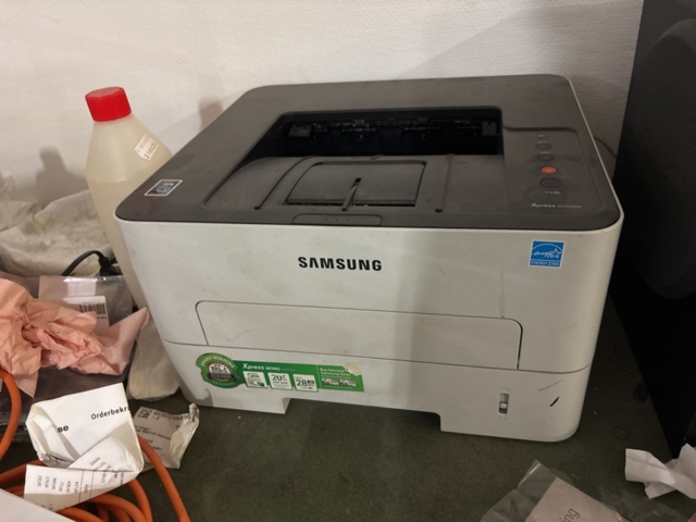 1409468-8 Screen, printer, keyboard, etc.