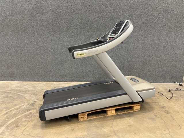 1455437-1 Treadmill, Techogym Run Now 700