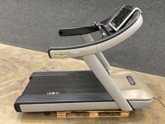 1455437-3 Treadmill, Techogym Run Now 700