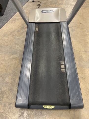 1455437-5 Treadmill, Techogym Run Now 700