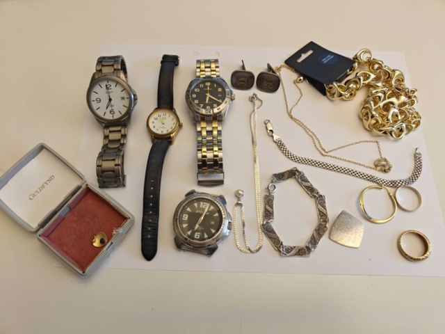 1400659-1 Diverse armbandsur och smycken