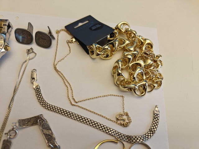 1400659-7 Diverse armbandsur och smycken