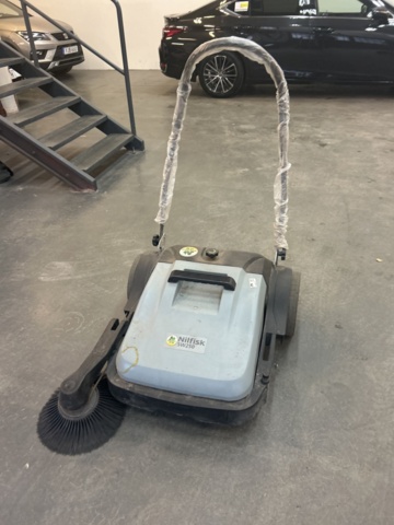 1430076-2 Nilfisk SW250, a manual sweeper