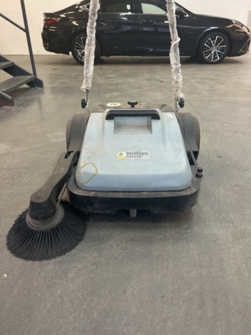 1430076-10 Nilfisk SW250, a manual sweeper