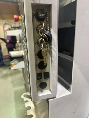 1256096-16 CNC fräs Haas modell VF2