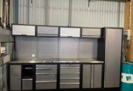 1372760 Verkstadsinredning med arbetsbänk och förvaringsskåp