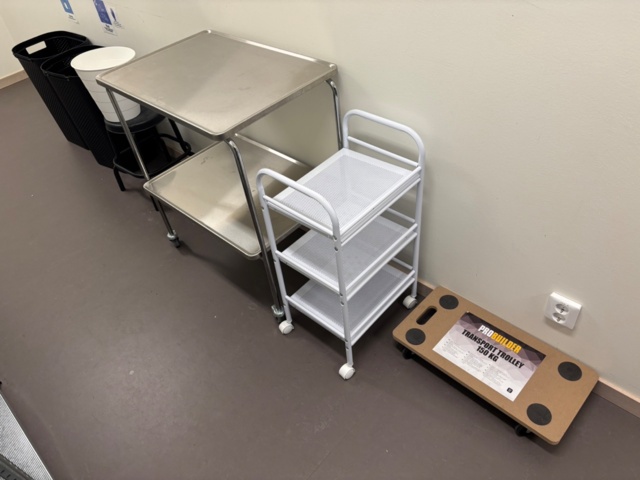 1442215-3 Warehouse shelves, trolleys, rolling board, stool, bench