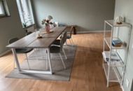 1442226 Skrivbord, bord, matta, sittbänk, köksutrustning