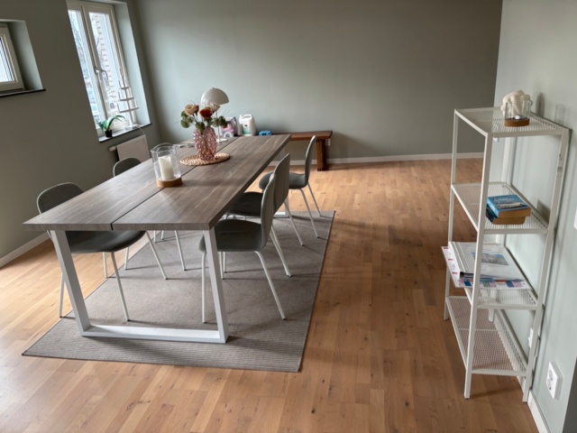 1442226-1 Skrivbord, bord, matta, sittbänk, köksutrustning