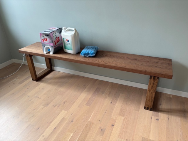 1442226-4 Skrivbord, bord, matta, sittbänk, köksutrustning