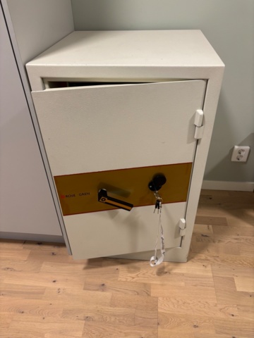 1442228-1 Säkerhetsskåp Rosengren 58 x 56cm höjd 96cm