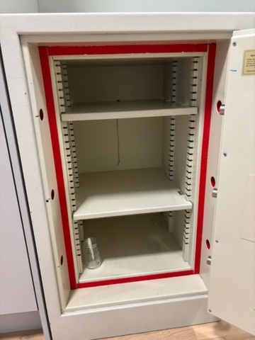 1442228-2 Säkerhetsskåp Rosengren 58 x 56cm höjd 96cm