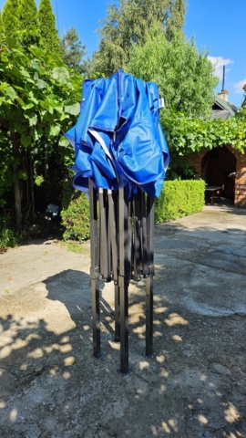 1460499-13 16 Pop-up market tents in different colors