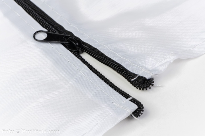 1460499-17 16 Pop-up market tents in different colors