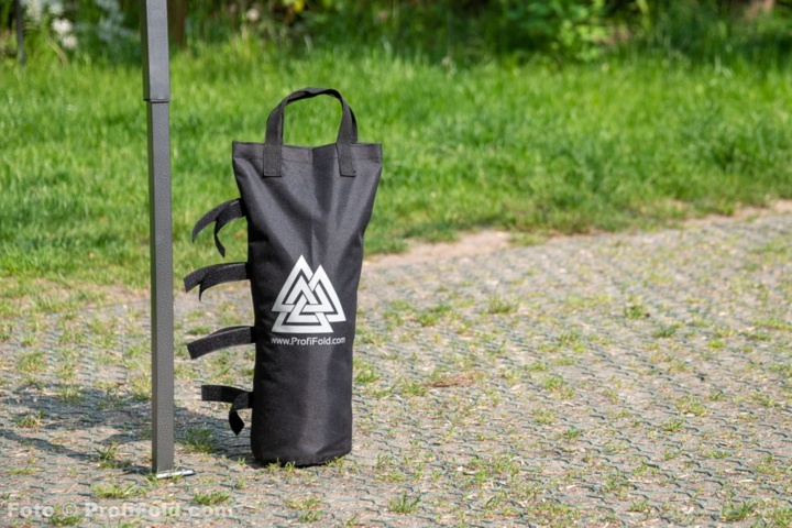 1460499-18 16 Pop-up market tents in different colors