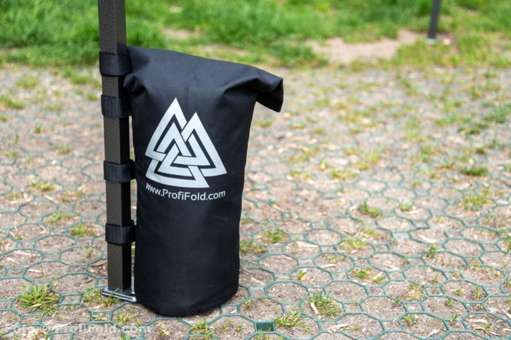 1460499-19 16 Pop-up market tents in different colors