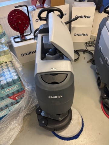 1409414-1 Kombiskurmaskin - Nilfisk SC401 43 BD