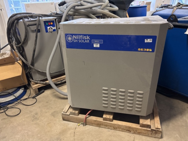 1409474-1 El-uppvärmada hetvattentvättar x3 enheter - Nilfisk SH Solar 7P E