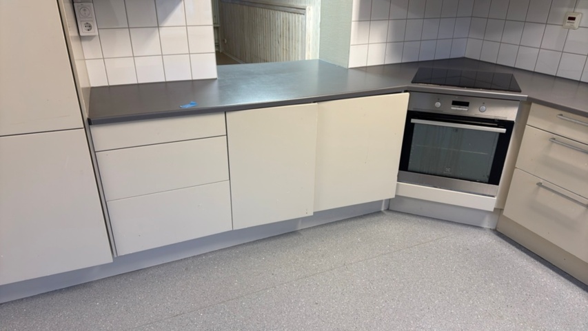 1454524-7 Complete kitchen - angled from 2017 (dismantled)