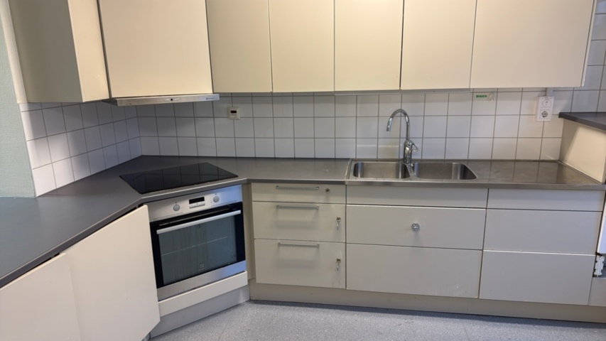 1454524-11 Complete kitchen - angled from 2017 (dismantled)