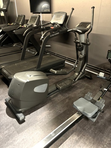 1443723-1 Crosstrainer - SEG Superweigh