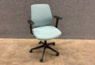 1460550 Höj och sänkbar kontorsstol