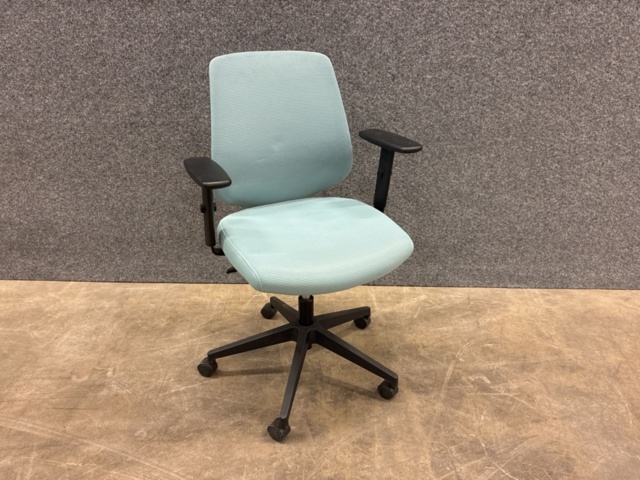 1460550-1 Höj och sänkbar kontorsstol