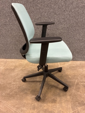 1460550-4 Höj och sänkbar kontorsstol