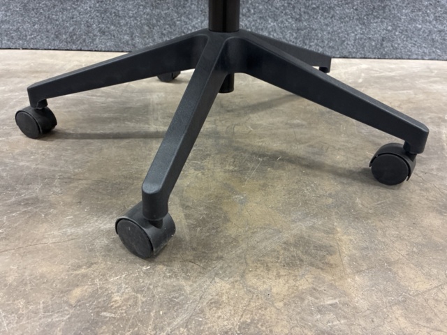 1460550-5 Höj och sänkbar kontorsstol