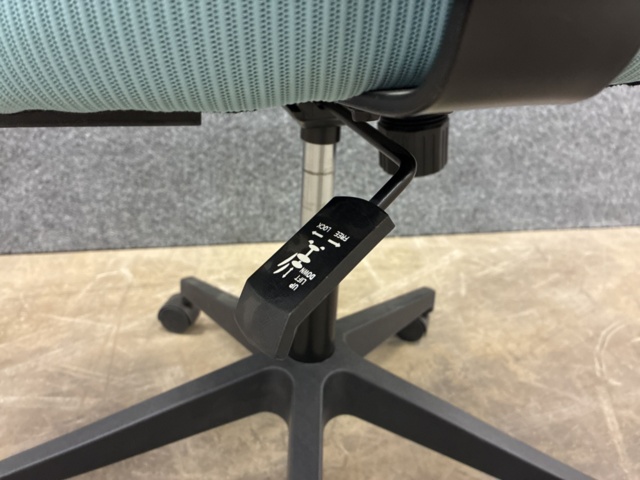 1460550-6 Höj och sänkbar kontorsstol