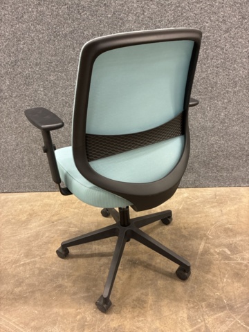 1460550-7 Höj och sänkbar kontorsstol