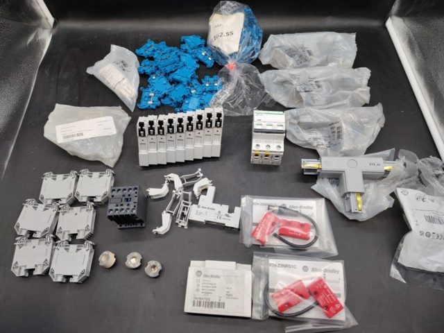 1447683-1 Elkomponenter, parti – terminaler, kontaktdelar, relämoduler