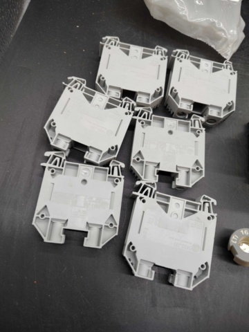 1447683-2 Elkomponenter, parti – terminaler, kontaktdelar, relämoduler