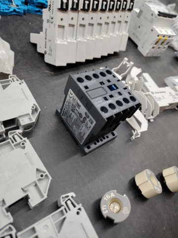 1447683-3 Elkomponenter, parti – terminaler, kontaktdelar, relämoduler