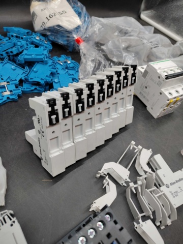 1447683-4 Elkomponenter, parti – terminaler, kontaktdelar, relämoduler