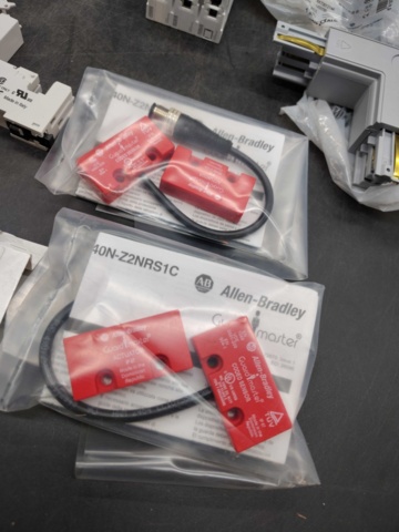 1447683-9 Elkomponenter, parti – terminaler, kontaktdelar, relämoduler