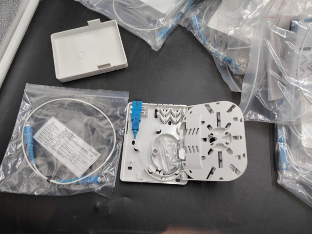 1447688-2 Fiberuttag med patchkablar, 24 st – väggmonterade uttag med SC-kontakter